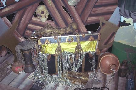 treasure chest skelaton pirate theme props