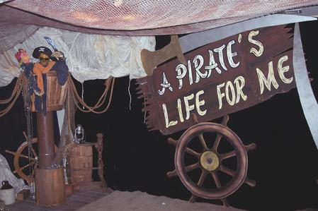 signs crows nest wheel pirate theme props